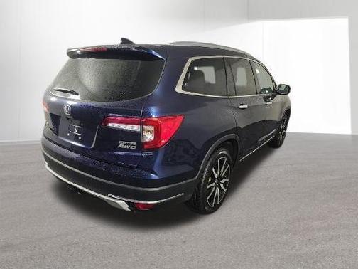 2022 Honda Pilot Touring 8-Passenger