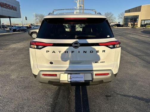 2025 Nissan Pathfinder SL