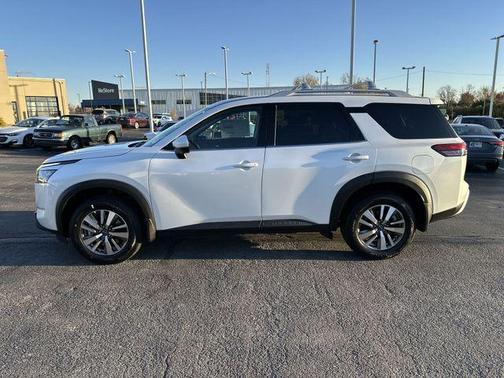 2025 Nissan Pathfinder SL