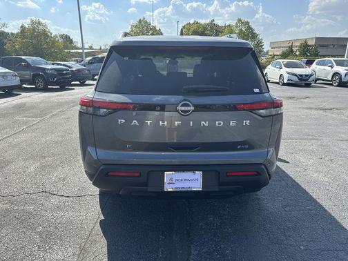 2025 Nissan Pathfinder SV
