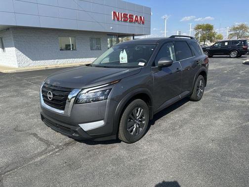 2025 Nissan Pathfinder SV
