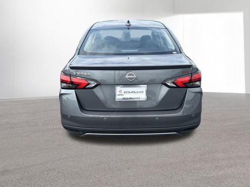 2025 Nissan Versa 1.6 SR