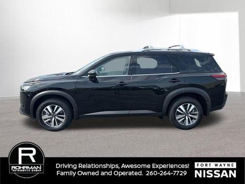 2025 Nissan Pathfinder SL