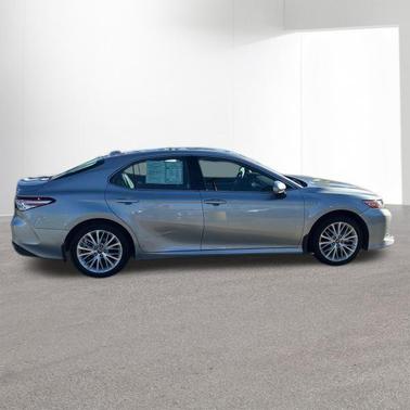 2020 Toyota Camry Hybrid XLE