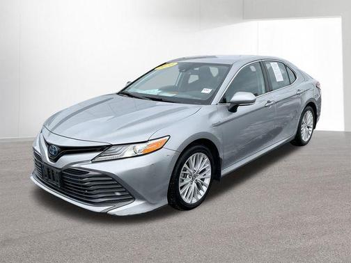 2020 Toyota Camry Hybrid XLE