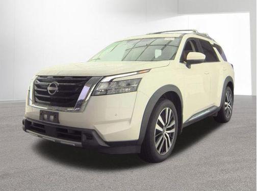 White 2023 Nissan Pathfinder Platinum
