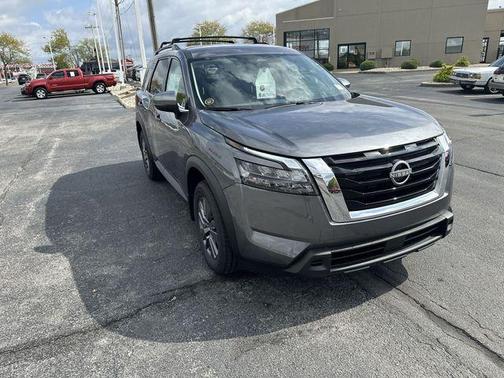 2025 Nissan Pathfinder SV