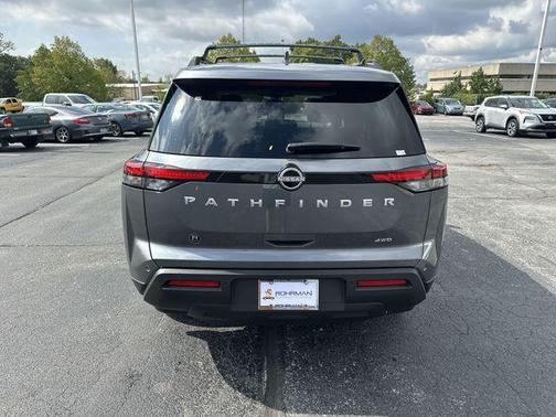 2025 Nissan Pathfinder SV