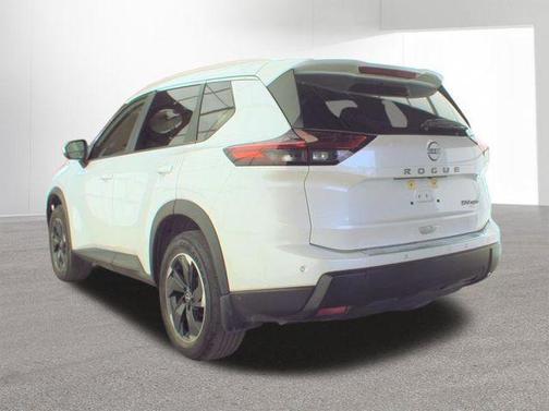 Everest White P 2024 Nissan Rogue SV