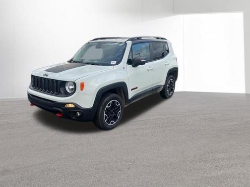 Alpine White 2016 Jeep Renegade Trailhawk