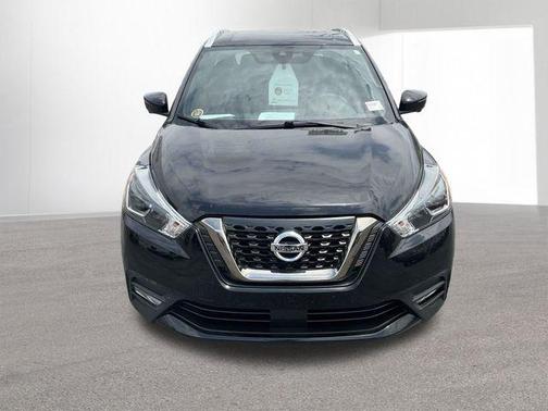 Super Black 2020 Nissan Kicks SR