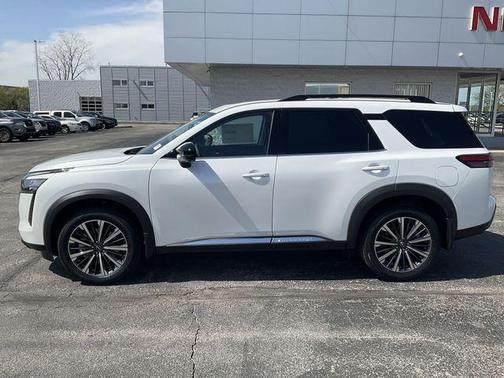 Everest White P 2026 Nissan Pathfinder Platinum