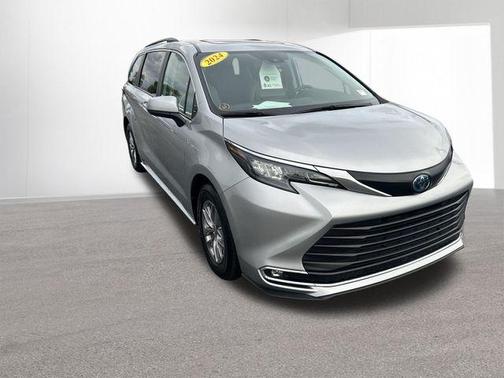 2024 Toyota Sienna XLE