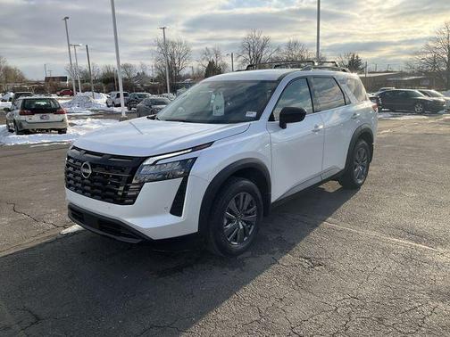 Everest White P 2026 Nissan Pathfinder SV