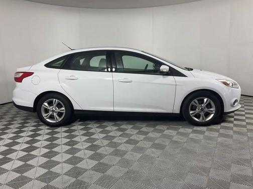 Photo 3 of 33 of 2013 Ford Focus SE