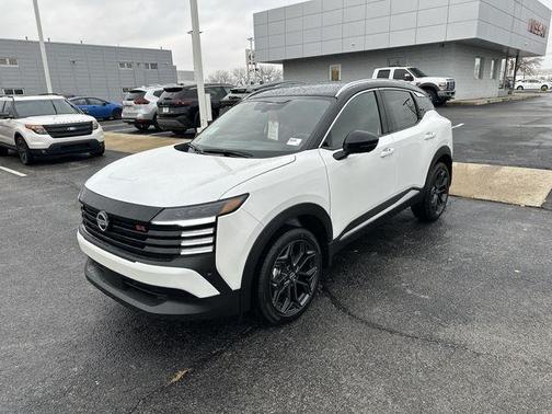 2t Wht Blk Roof 2026 Nissan Kicks SR