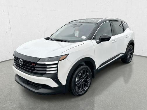 2t Wht Blk Roof 2026 Nissan Kicks SR