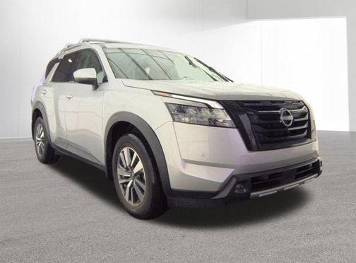 Brilliant Silver Metallic 2023 Nissan Pathfinder SL
