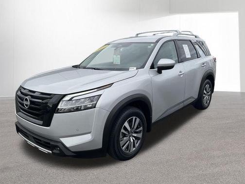 Brilliant Silver Metallic 2023 Nissan Pathfinder SL