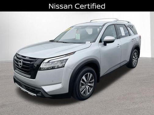 Brilliant Silver Metallic 2023 Nissan Pathfinder SL