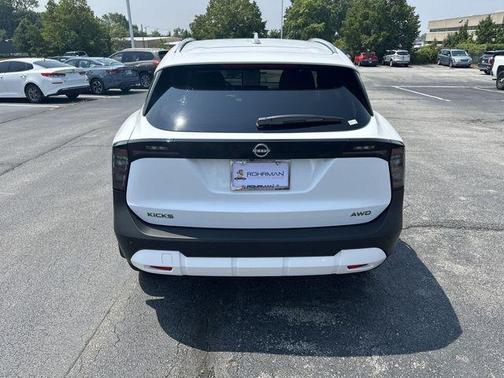2025 Nissan Kicks SV