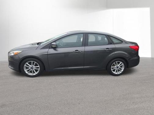 Magnetic 2016 Ford Focus SE
