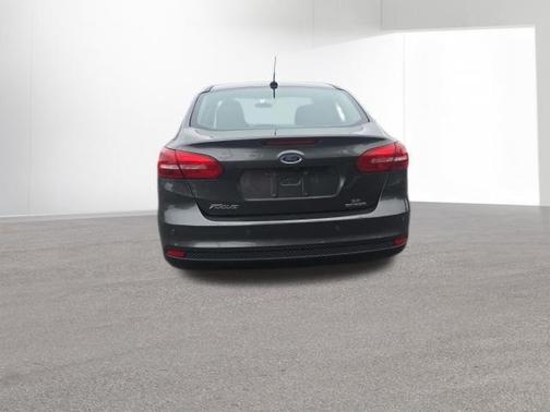 Magnetic 2016 Ford Focus SE
