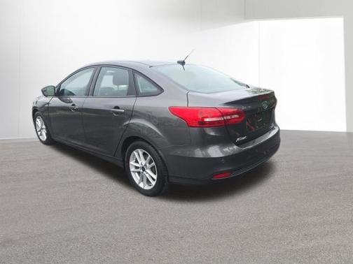 Magnetic 2016 Ford Focus SE