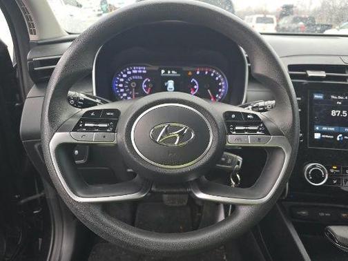 2023 Hyundai TUCSON SE