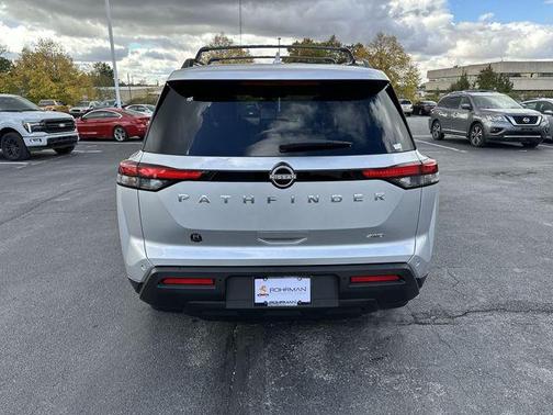 2025 Nissan Pathfinder SV