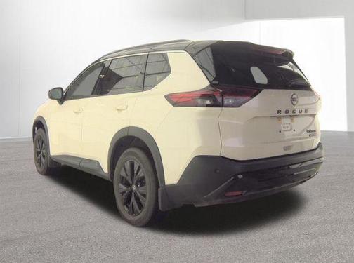2 Tone White / Black Roof 2023 Nissan Rogue SV