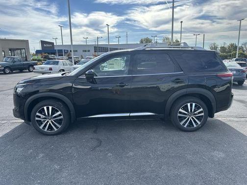 2025 Nissan Pathfinder Platinum