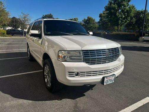 2011 Lincoln Navigator Base