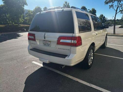 2011 Lincoln Navigator Base