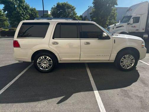 2011 Lincoln Navigator Base
