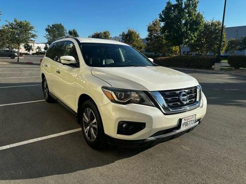 2017 Nissan Pathfinder SL