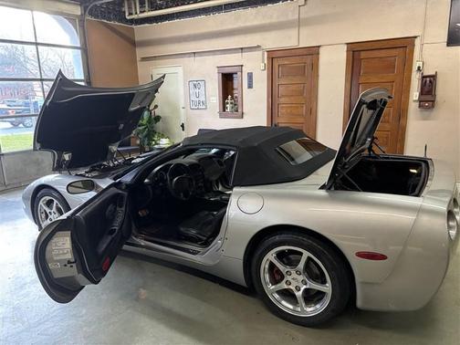 2001 Chevrolet Corvette Base