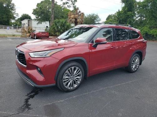 Ruby Flare Pearl 2022 Toyota Highlander Platinum