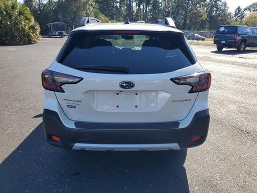 Crystal White Pearl 2024 Subaru Outback Limited