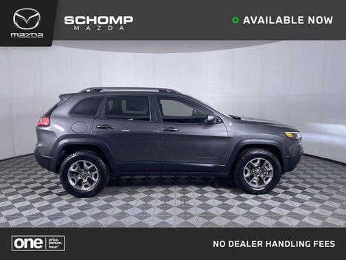 Granite Crystal Metallic Clearcoat 2019 Jeep Cherokee Trailhawk