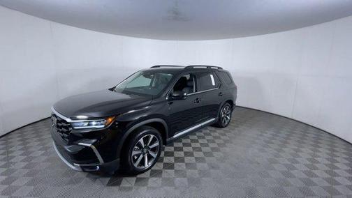 Crystal Black Pearl 2025 Honda Pilot Touring 8-Passenger