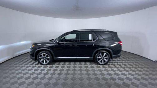 Crystal Black Pearl 2025 Honda Pilot Touring 8-Passenger