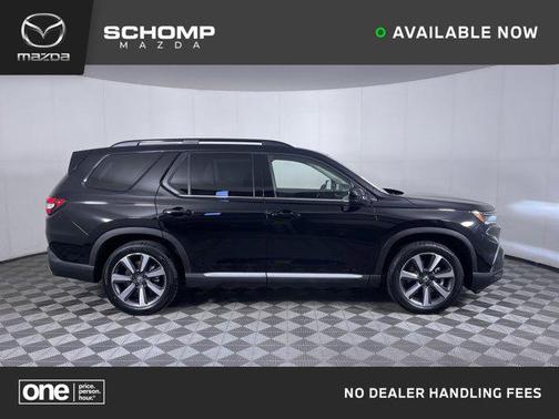 Crystal Black Pearl 2025 Honda Pilot Touring 8-Passenger