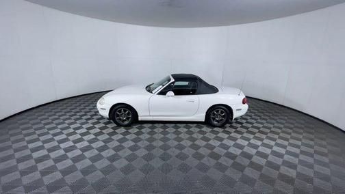 2000 Mazda MX-5 Miata Base