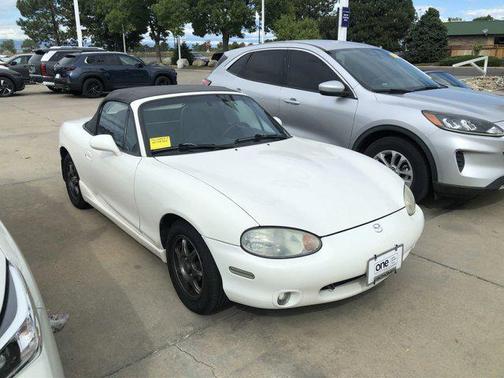 2000 Mazda MX-5 Miata Base