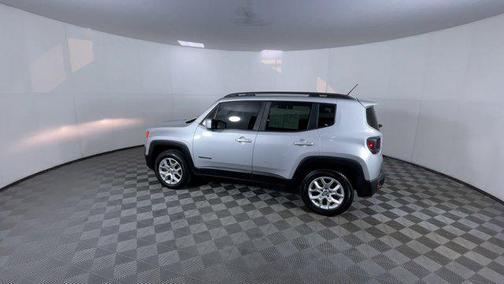 Glacier Metallic 2017 Jeep Renegade Latitude