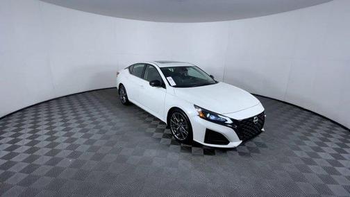 2023 Nissan Altima SR VC-Turbo FWD