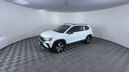 Pure White 2024 Volkswagen Taos 1.5T S