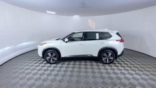 Pearl White Tricoat 2022 Nissan Rogue SL