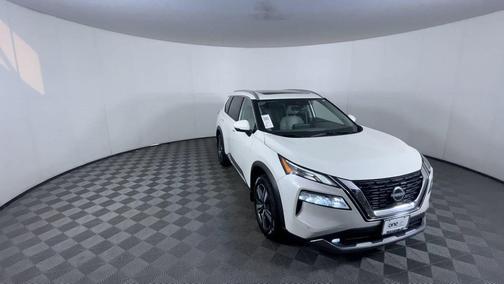 Pearl White Tricoat 2022 Nissan Rogue SL